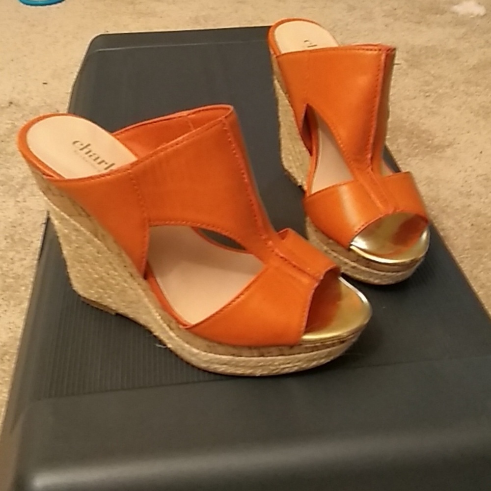 Sz 6 Charles David orange shoes. $130. NWOT